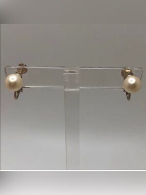 Marvella VTG Faux Pearl Gold Tone  Earrings Screwback